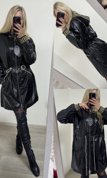 Stylowy czarny płaszczyk z kapturem