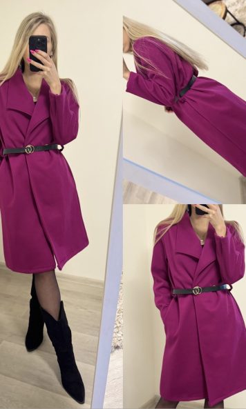 Płaszcz z czarnym ozdobnym paskiem