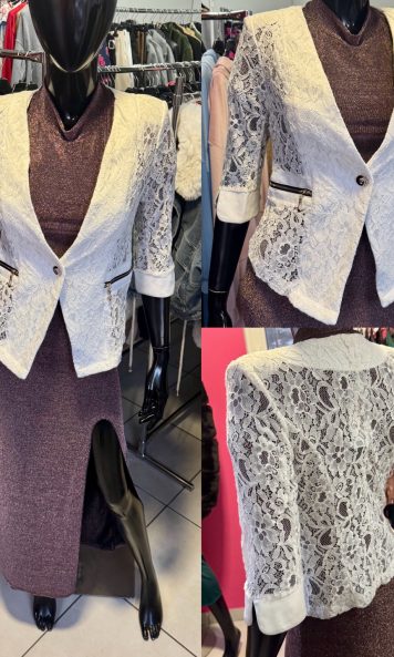 Jasne bolerko o eleganckim wyglądzie